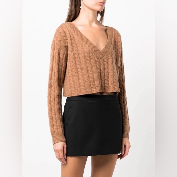 Alice + Olivia Ayden V-Neck Cable Knit Pullover Cropped Top Sweater in Camel - Picture 1 of 10